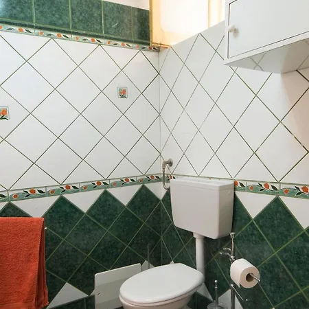 Farfallino's House * Шакка